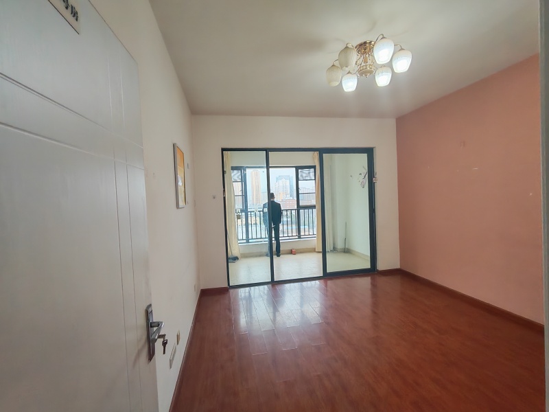 3室2廳2陽臺(tái) 鑫金花園客廳