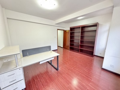 4室2廳1陽臺(tái) 晨曦街洋房