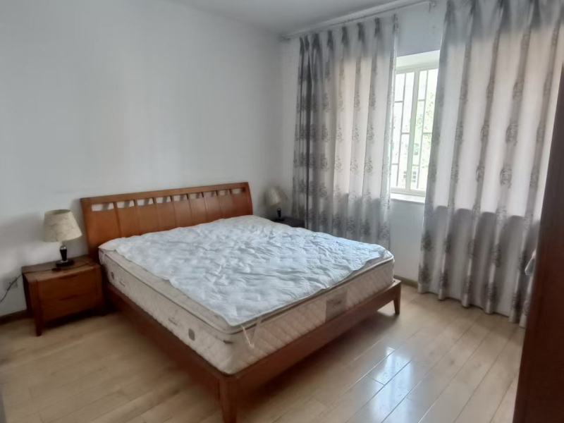 4室2廳1陽(yáng)臺(tái) 警苑小區(qū)臥室