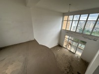 5室2廳2陽(yáng)臺(tái) 盛世豪庭四期客廳