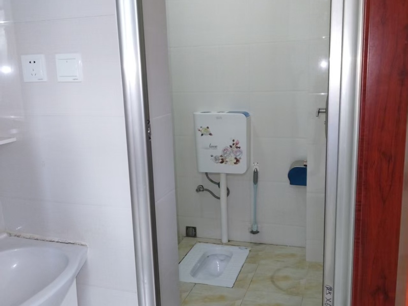 2室1廳1陽臺 春苑小區(qū)衛(wèi)生間