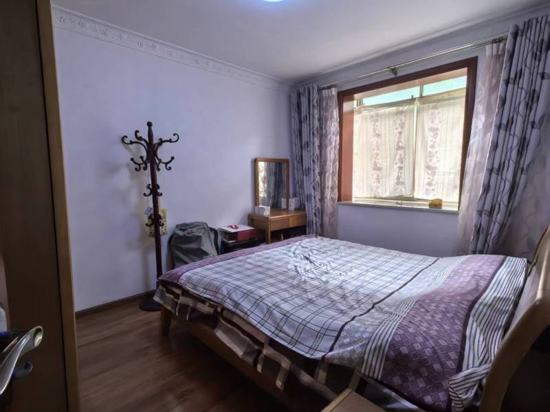 4室2廳2陽(yáng)臺(tái) 秋苑小區(qū)臥室