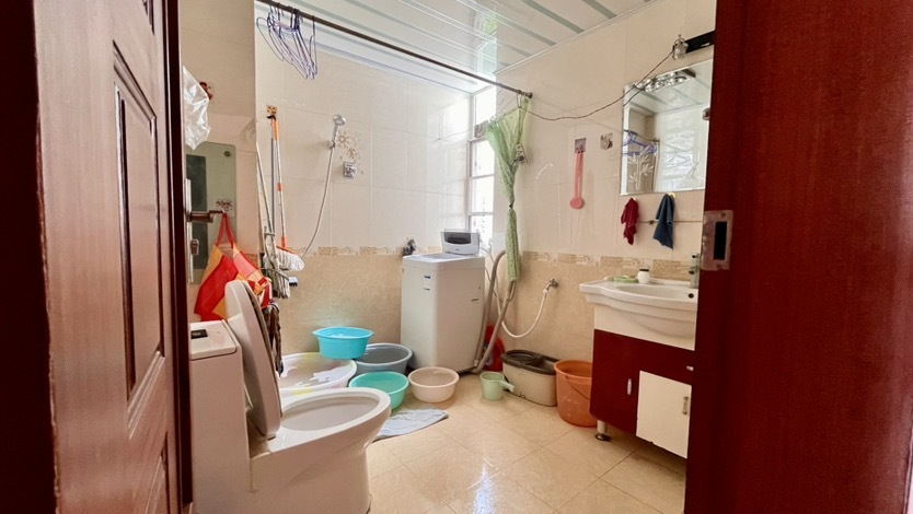 5室2廳2陽臺 云南映象C區(qū)衛(wèi)生間