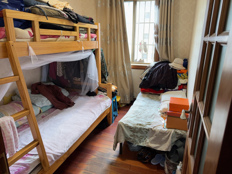 3室2廳2陽臺 月牙塘小區(qū)書房