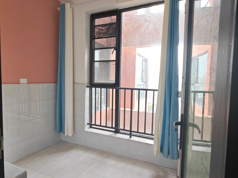 3室2廳2陽臺(tái) 鑫金花園陽臺(tái)