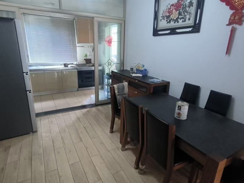 4室2廳1陽(yáng)臺(tái) 警苑小區(qū)餐廳