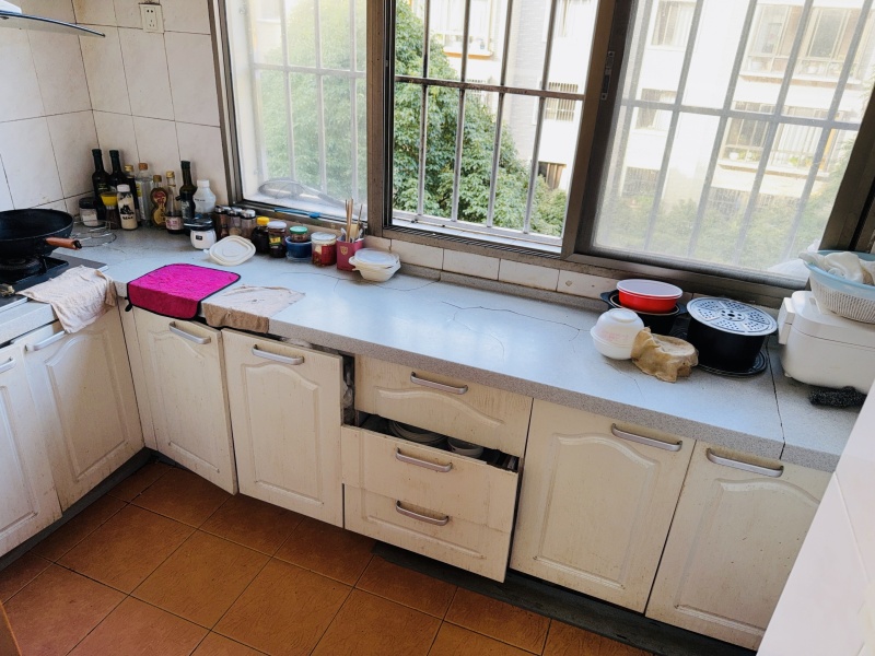 3室2廳2陽臺 月牙塘小區(qū)廚房