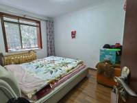 4室2廳2陽(yáng)臺(tái) 秋苑小區(qū)臥室