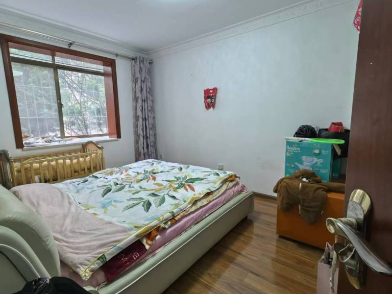 4室2廳2陽(yáng)臺(tái) 秋苑小區(qū)臥室