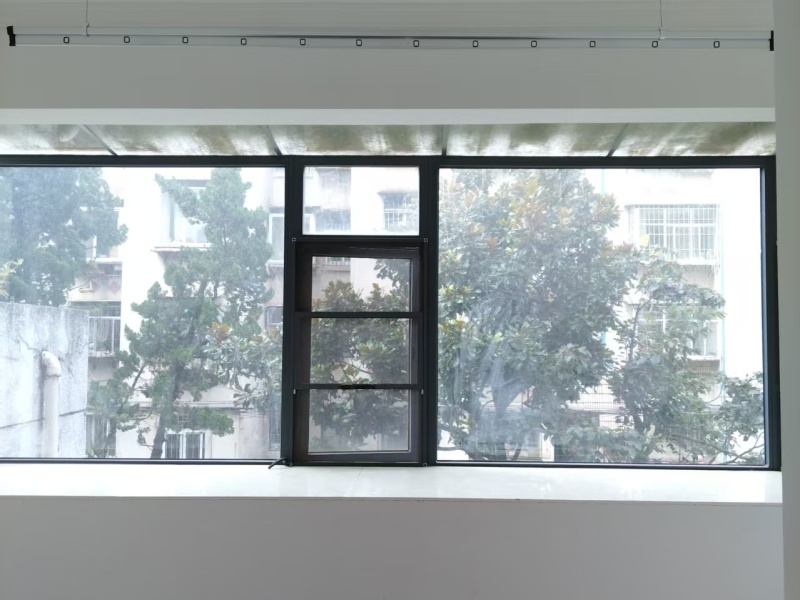 2室1廳1陽臺 春苑小區(qū)陽臺