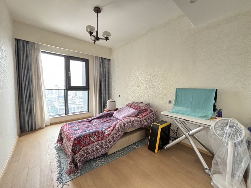 4室2廳2陽臺 俊發(fā)逸天峰臥室