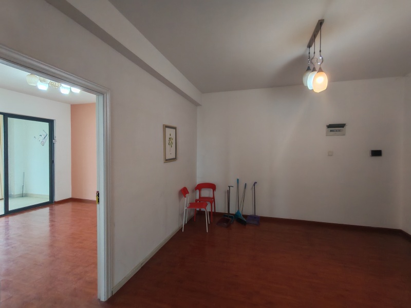 3室2廳2陽臺(tái) 鑫金花園客廳