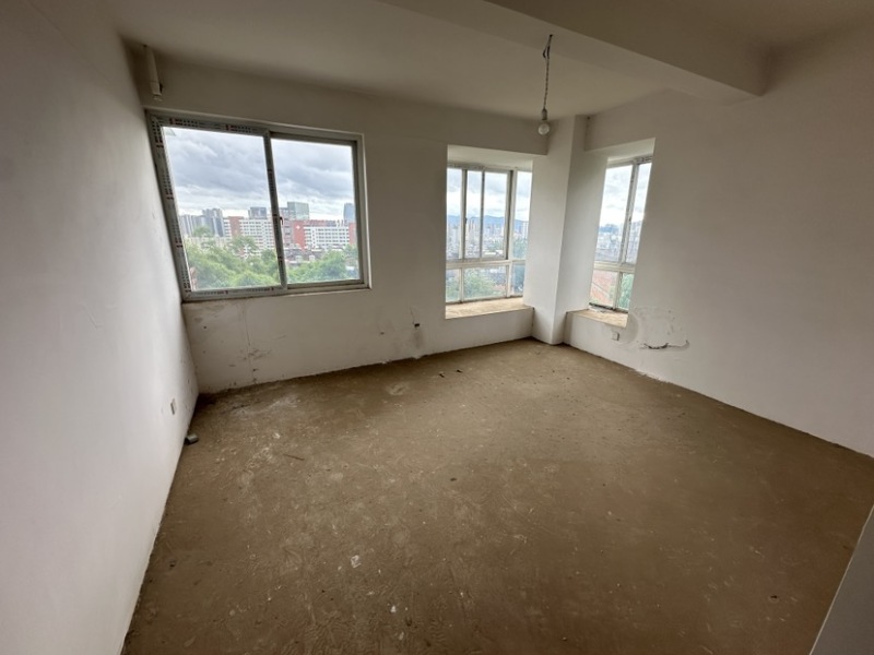 5室2廳2陽(yáng)臺(tái) 盛世豪庭四期臥室