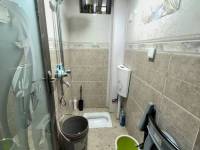 4室2廳2陽(yáng)臺(tái) 秋苑小區(qū)衛(wèi)生間