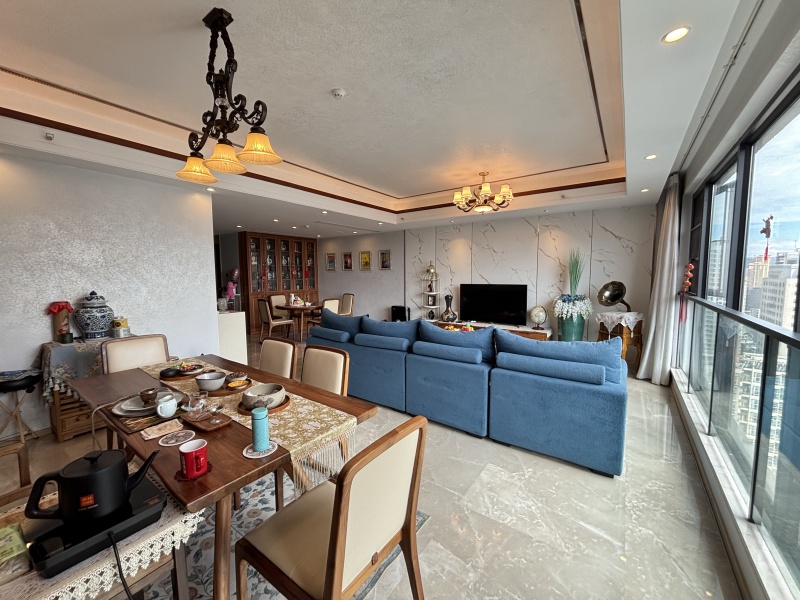 4室2廳2陽臺 俊發(fā)逸天峰客廳