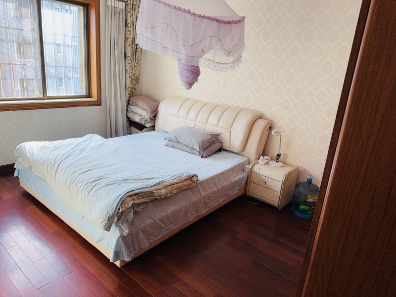 3室2廳2陽臺 月牙塘小區(qū)臥室