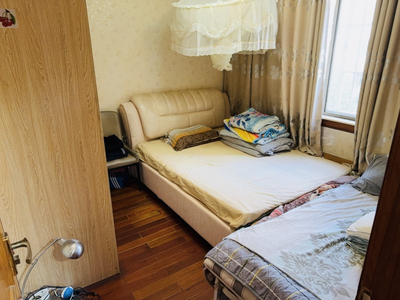 3室2廳2陽臺 月牙塘小區(qū)臥室