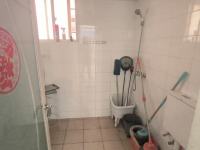 4室2廳1陽(yáng)臺(tái) 警苑小區(qū)衛(wèi)生間