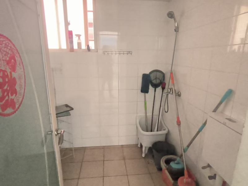 4室2廳1陽(yáng)臺(tái) 警苑小區(qū)衛(wèi)生間