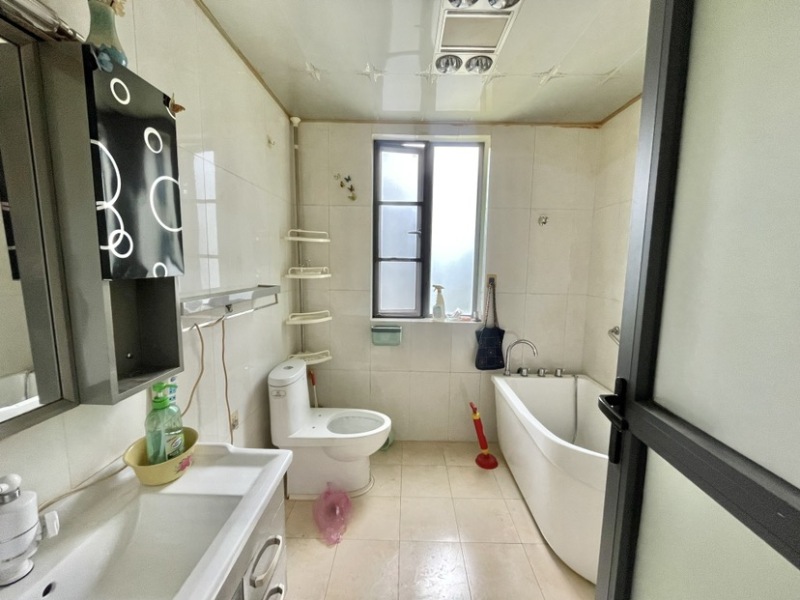 3室2廳 金曇花園衛(wèi)生間