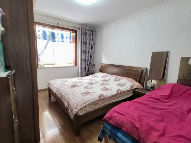 4室2廳2陽(yáng)臺(tái) 秋苑小區(qū)臥室