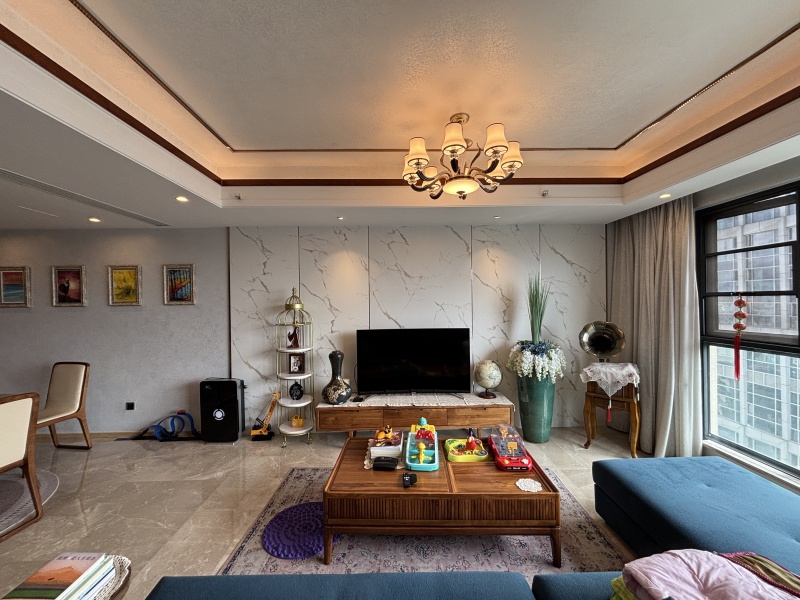 4室2廳2陽臺 俊發(fā)逸天峰客廳