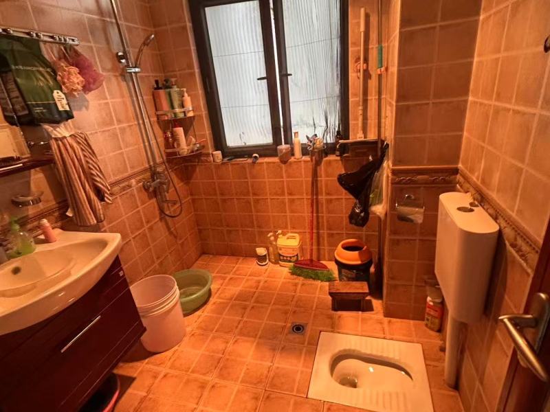 4室2廳1陽臺 滇池衛(wèi)城鉑睿衛(wèi)生間