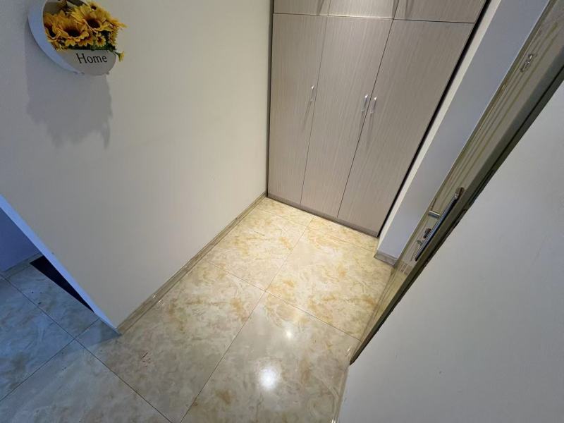 4室2廳1陽臺 萬宏國際一期門廳