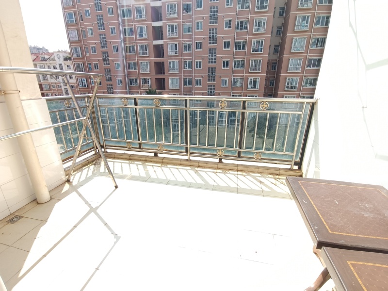 4室2廳1陽臺 佳湖花園陽臺