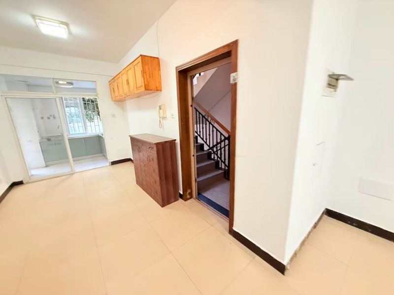 3室2廳2陽臺 龍溪花園門廳