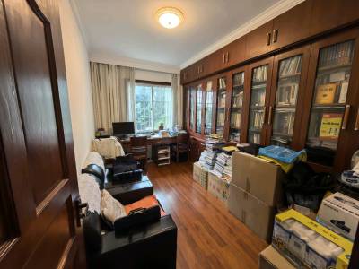 4室2廳2陽臺 集成廣場住宅區(qū)