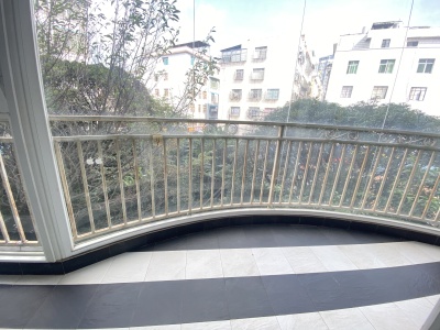 3室2廳1陽(yáng)臺(tái) 愛(ài)尚公寓