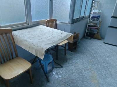 3室2廳1陽臺 嚴家地出版社(環(huán)城西路591號)