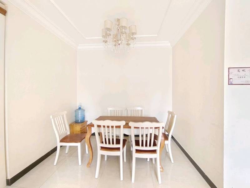 3室2廳1陽臺 恒大名都餐廳