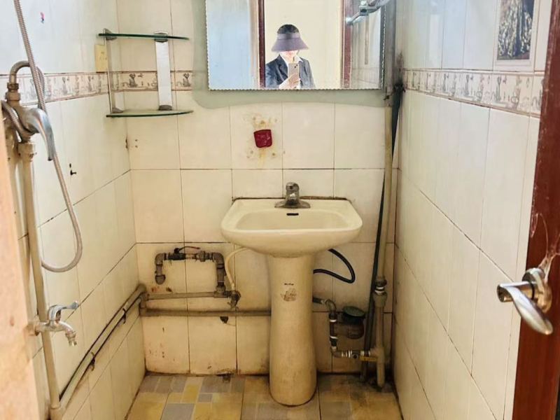 2室1廳1陽臺(tái) 怡康溫泉新村A區(qū)衛(wèi)生間