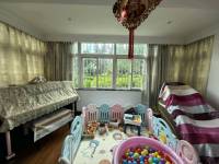 4室2廳2陽(yáng)臺(tái) 集成廣場(chǎng)住宅區(qū)陽(yáng)臺(tái)