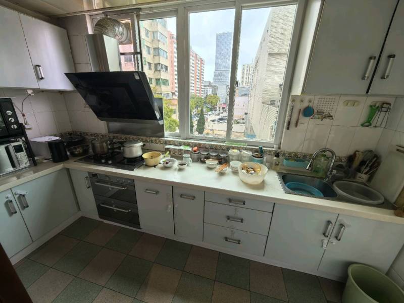 4室2廳2陽(yáng)臺(tái) 集成廣場(chǎng)住宅區(qū)廚房