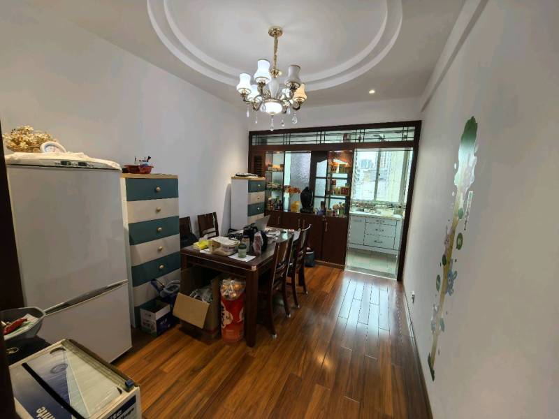 4室2廳2陽(yáng)臺(tái) 集成廣場(chǎng)住宅區(qū)餐廳