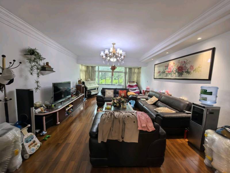 4室2廳2陽(yáng)臺(tái) 集成廣場(chǎng)住宅區(qū)客廳