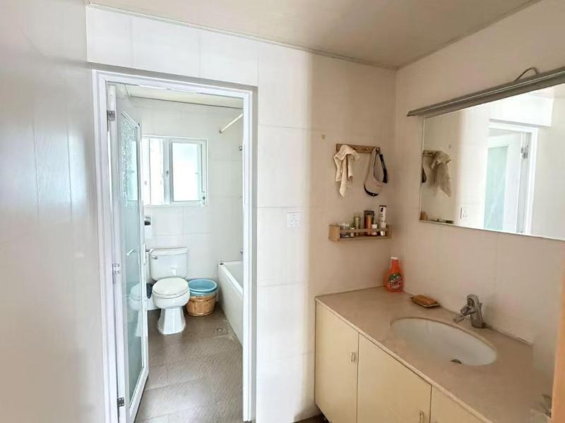 4室2廳2陽臺 江東耀龍康城衛(wèi)生間