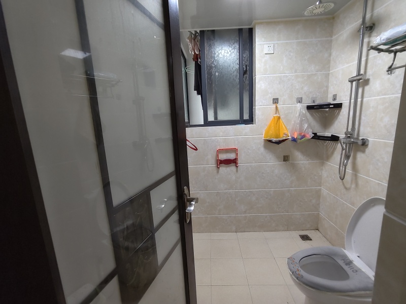 3室2廳2陽臺(tái) 東驤神駿二期衛(wèi)生間