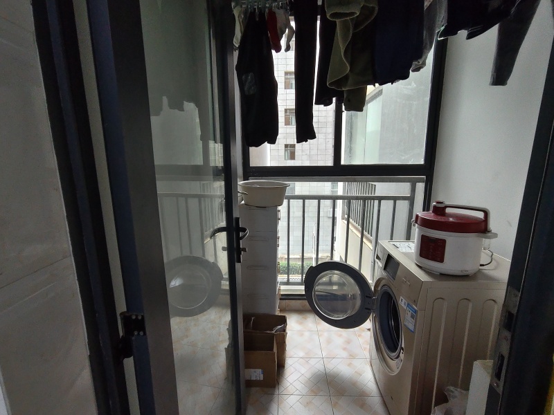 3室2廳2陽臺(tái) 東驤神駿二期陽臺(tái)