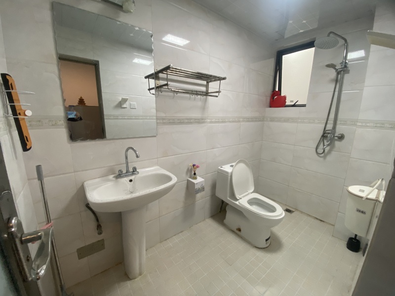 2室1廳1陽臺 潤城二區(qū)衛(wèi)生間