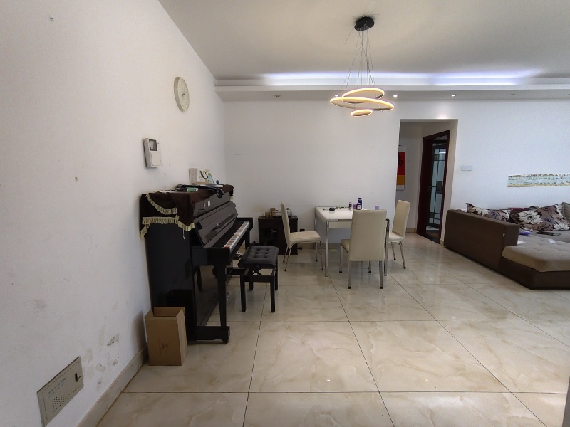 3室2廳2陽臺(tái) 東驤神駿二期餐廳