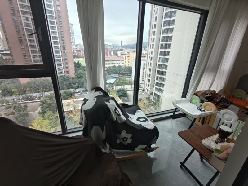 4室2廳2陽(yáng)臺(tái) 招商雍和府二期陽(yáng)臺(tái)