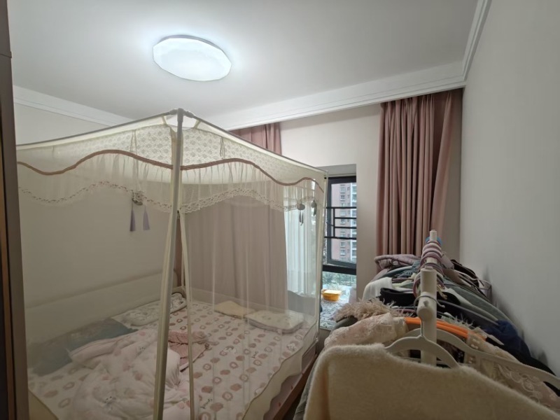 4室2廳2陽(yáng)臺(tái) 招商雍和府二期臥室