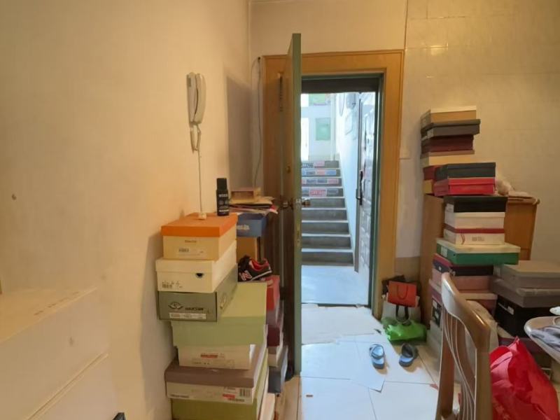 2室2廳1陽臺 秋苑小區(qū)門廳