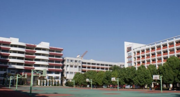 云子中学拓东校区图片