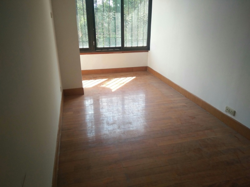 4室2廳1陽臺(tái) 白龍小區(qū)臥室