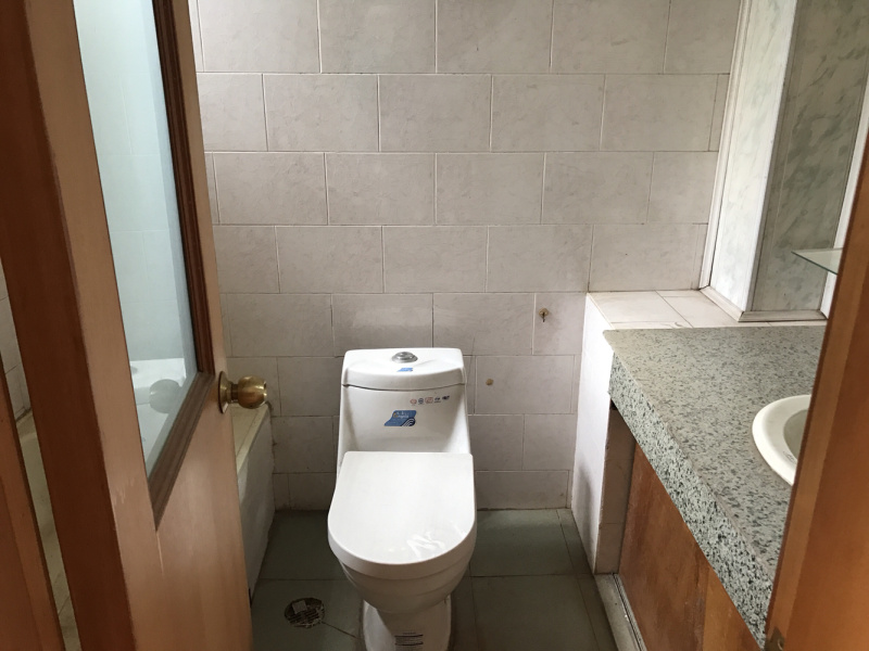 4室2廳1陽臺(tái) 白龍小區(qū)衛(wèi)生間